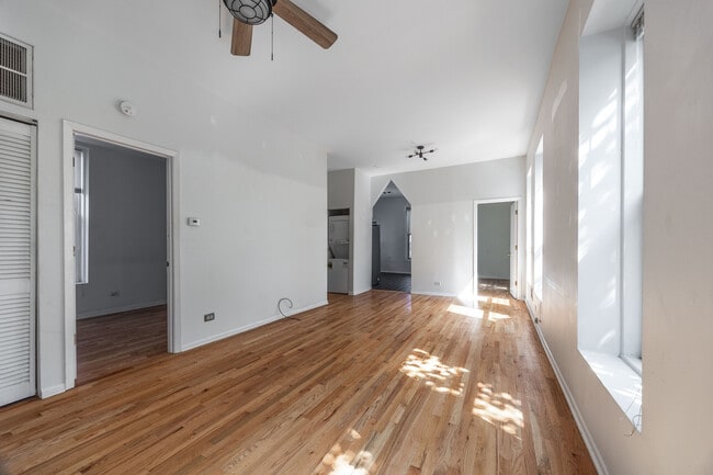 Building Photo - 2736 W Chicago Ave Unit 1R