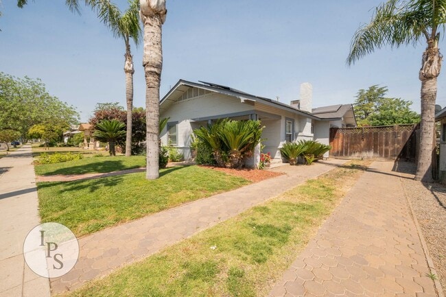 Photo - Beautifully Updated Fresno Tower Home, 3BR/2BA, plus Solar!!