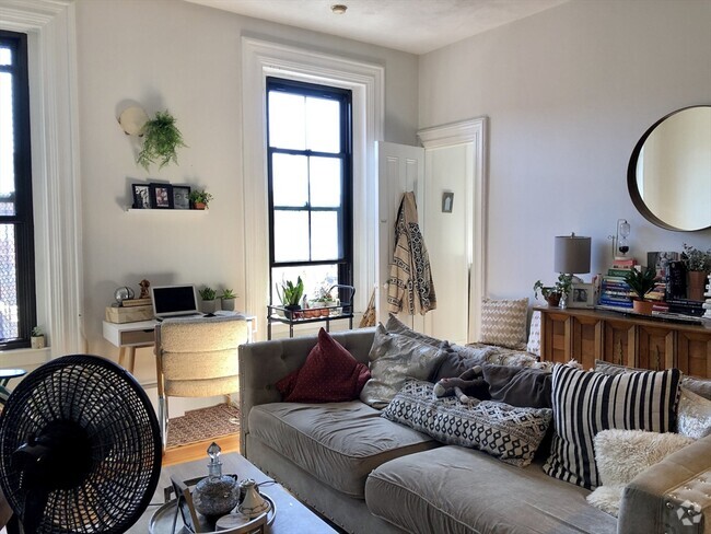 Building Photo - 701 Massachusetts Ave Unit 6 Rental