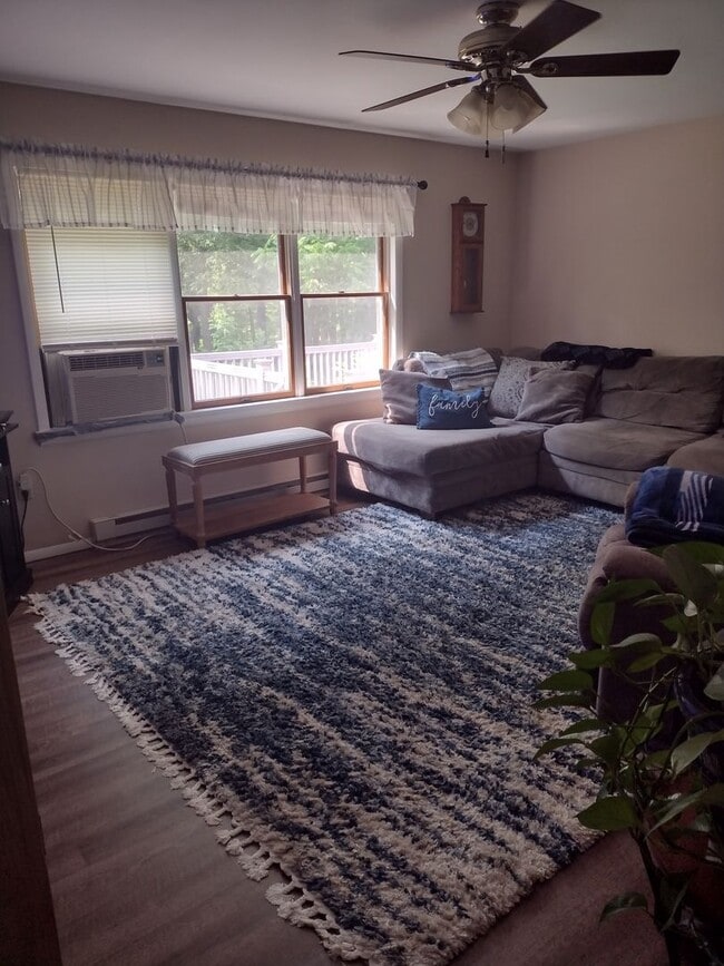 Photo - 3 Bedroom House in Houserville For Rent De...