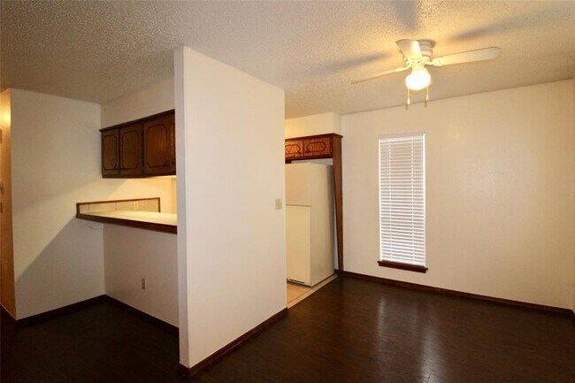902 Acacia Cir