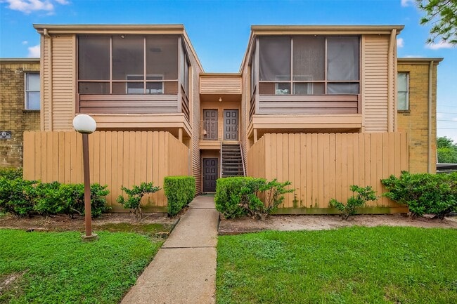 Building Photo - 10555 Turtlewood Ct Unit 2601 Rental