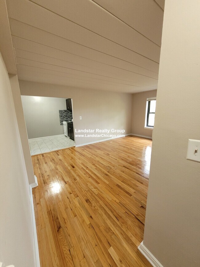 1359 W Touhy Ave