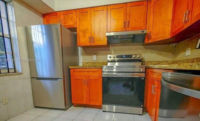 Building Photo - 203 NE 141 Unit 203