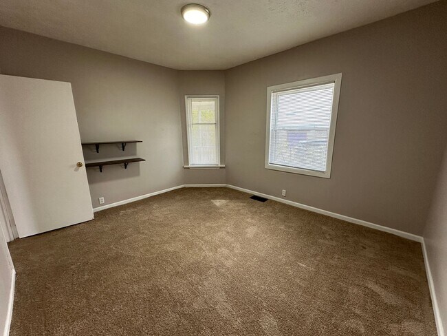 Photo - 1334 Carman Ave NE