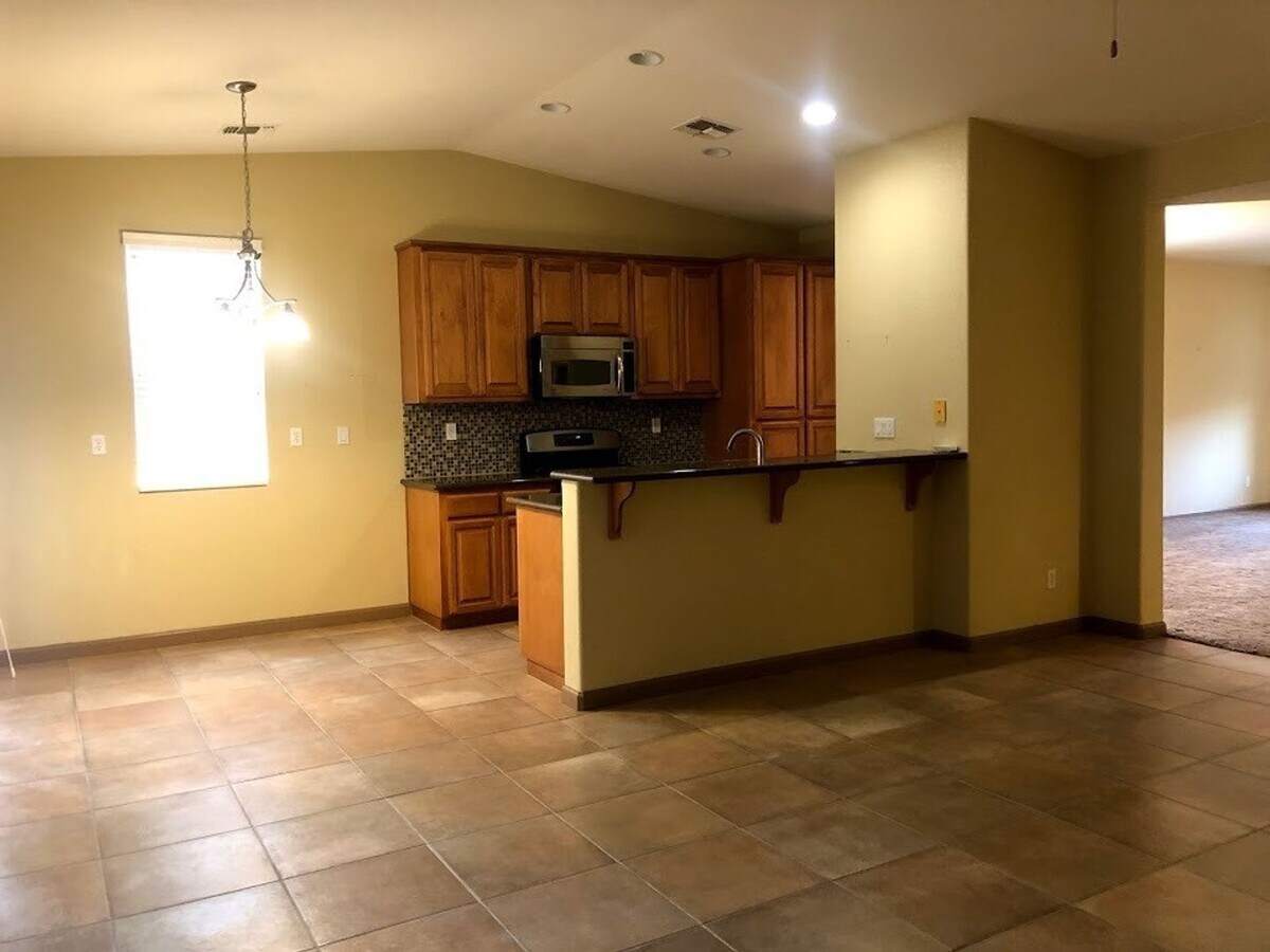 Photo - 3 Bed 2 Bath in Dinuba!