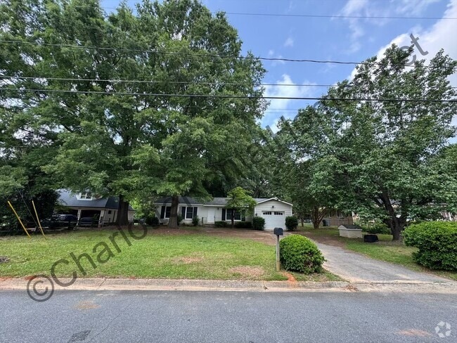 Building Photo - Brick ranch with attached garage Rental