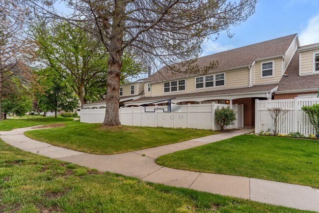 Photo - 281 Pheasantbrook Dr Townhome