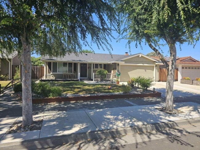 Building Photo - LOVELY 3 Bed/2 Bath Home in San Jose on a ...