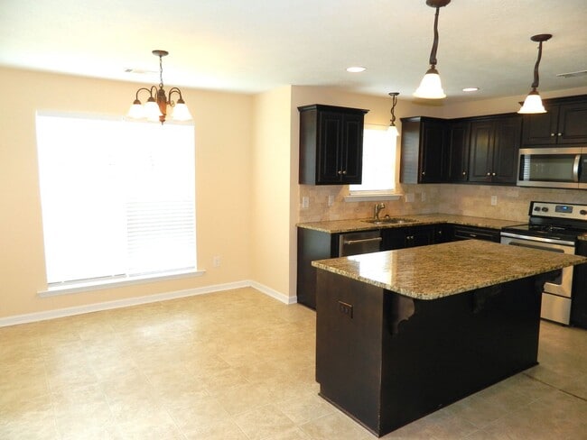 Building Photo - 498 Sebastian Dr Rental