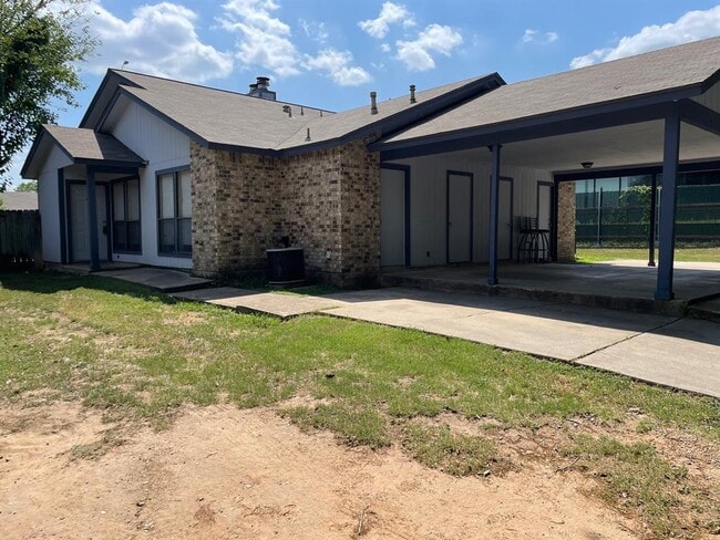 Photo - 318 W William Cannon Dr