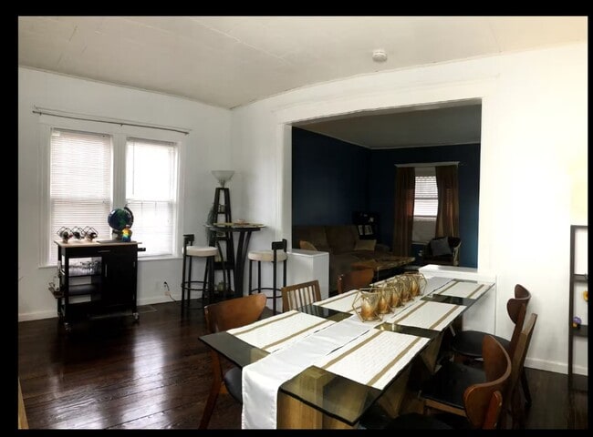 Photo - 117 E Madison St