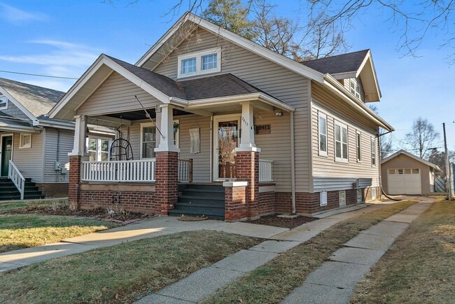 Photo - 2413 Crosby St