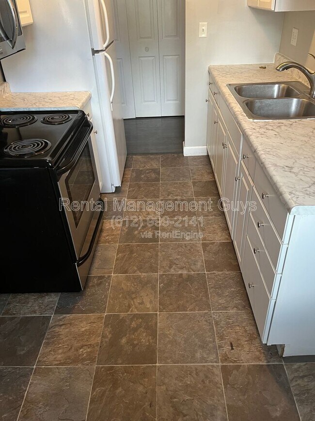 Photo - 1757 Thomas Ave W Unit 2