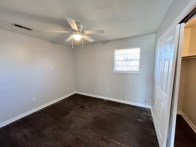 Photo - Moss Avenue Complex Unidad Apt A