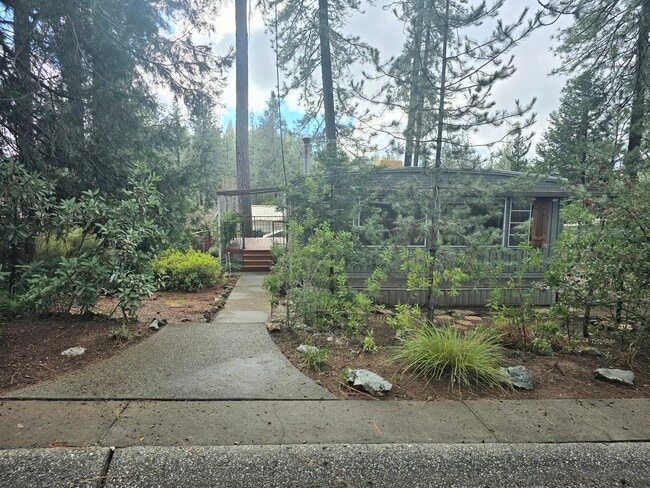 Building Photo - Light and Airy 2 Bedroom 2 Bath In Heather Glen Estates