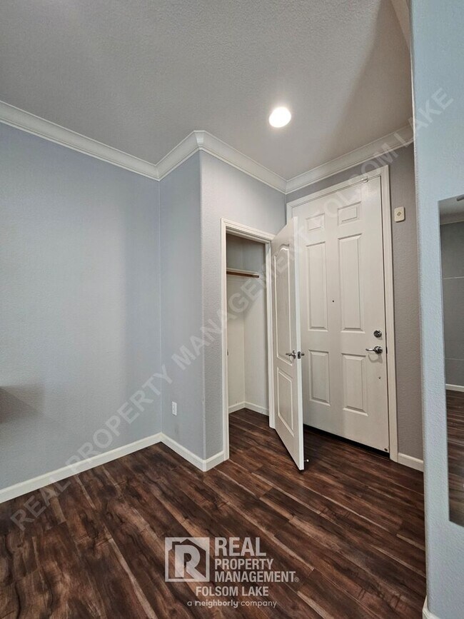 Photo - 104 Rodin Ln