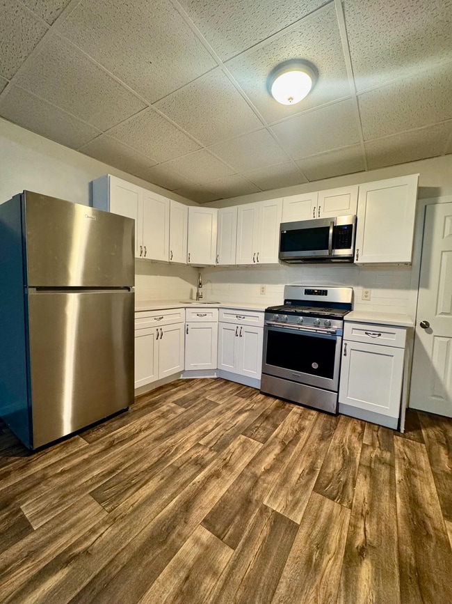 Photo - 3573 Jasper St