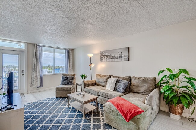 108 Paradise Harbour Blvd Unit Paradise Villas