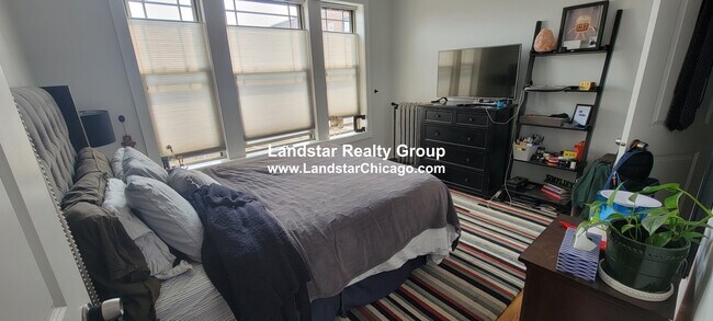 Photo - 4611 N Dover St Unidad 3N