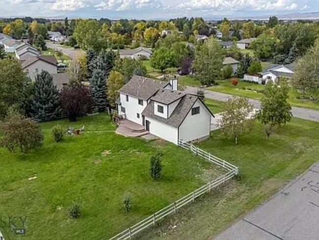 Photo - Cute House, Large Yard