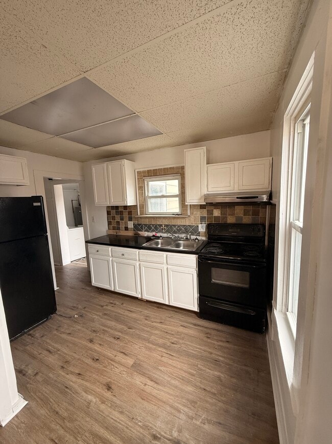 Photo - 18168 Brohl St