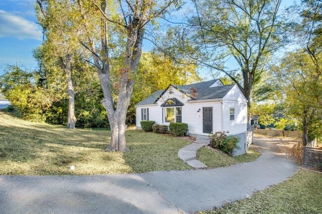 Photo - 111 Doran Ave