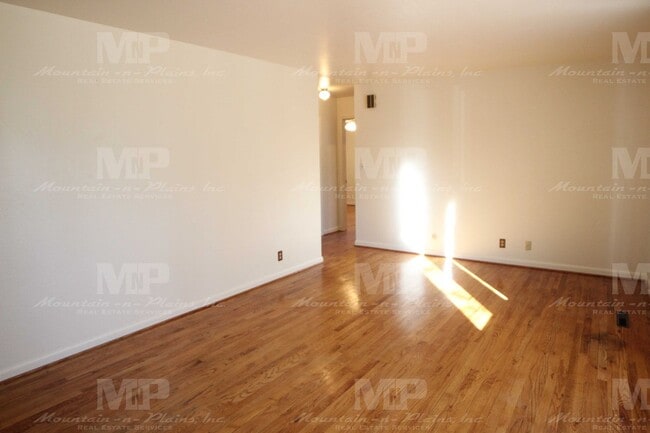 Photo - 1215 Lynnwood Dr