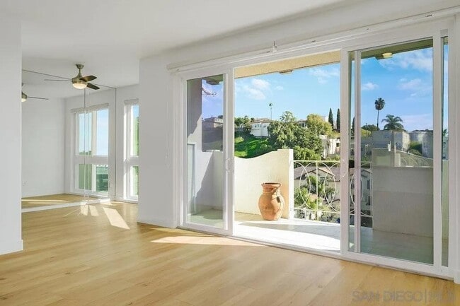 Photo - 3217 Columbia St