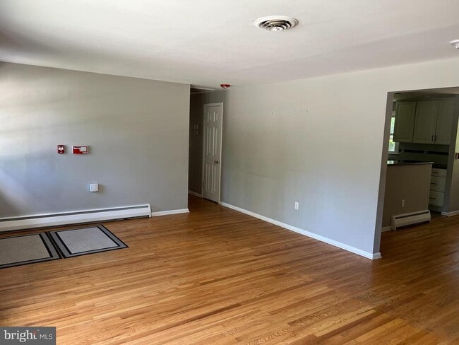Photo - 319 Meetinghouse Ln