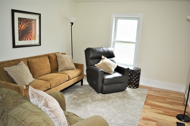 Photo - 62 Lower Main St