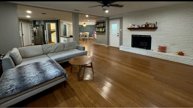 Photo - 4809 Blaney Ave