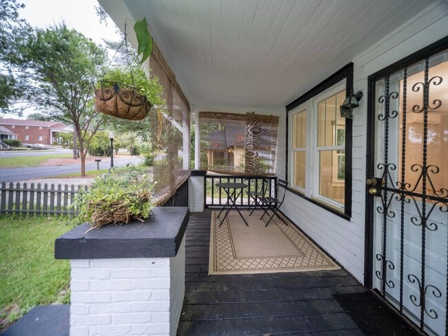 Photo - 414 Laurens St NW