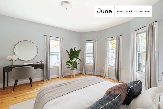 Room in Shared 4 bed/1 bath home - Room in Shared 4 bed/1 bath home Unit D