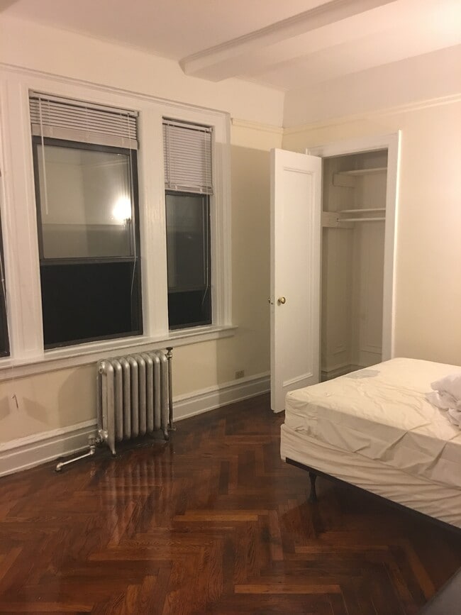 Empty, night shot. - 345 W 86th St Unit 416C