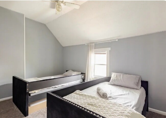 Photo - 2218 Pleasant St