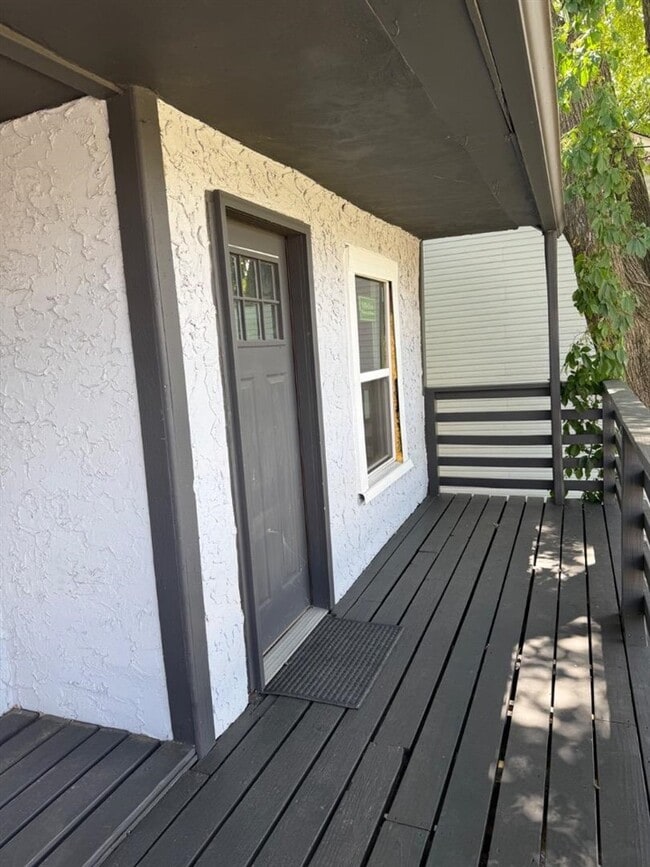 Photo - 709 Ridgecrest Way