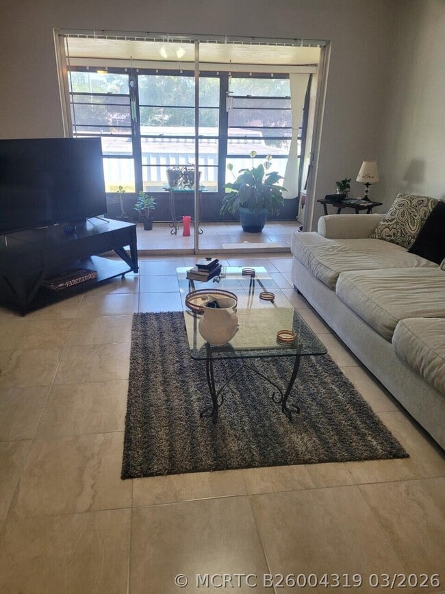 Building Photo - 2302 Sunrise Blvd Unit 201