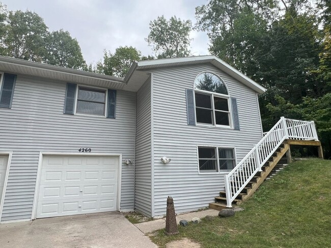 Building Photo - 4262 Eagle Crest Dr Unit 4260