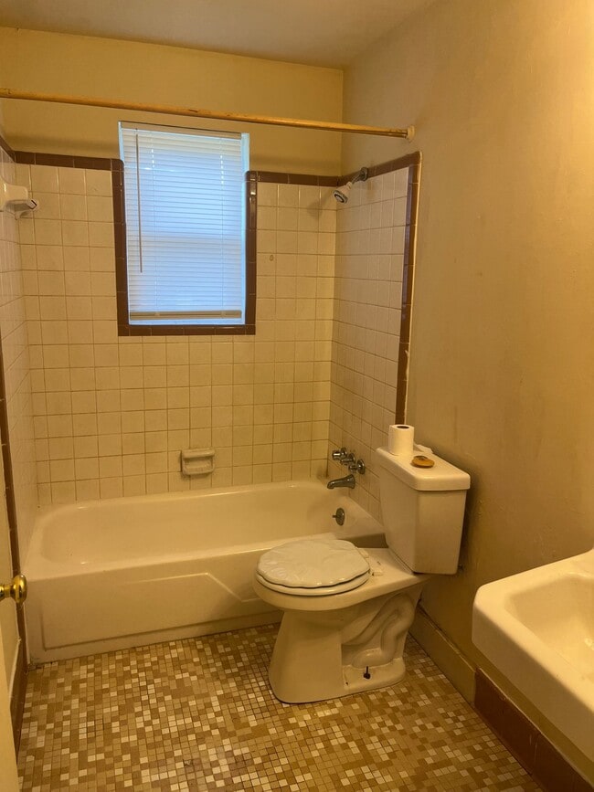 Photo - 1364 Gormans Ln