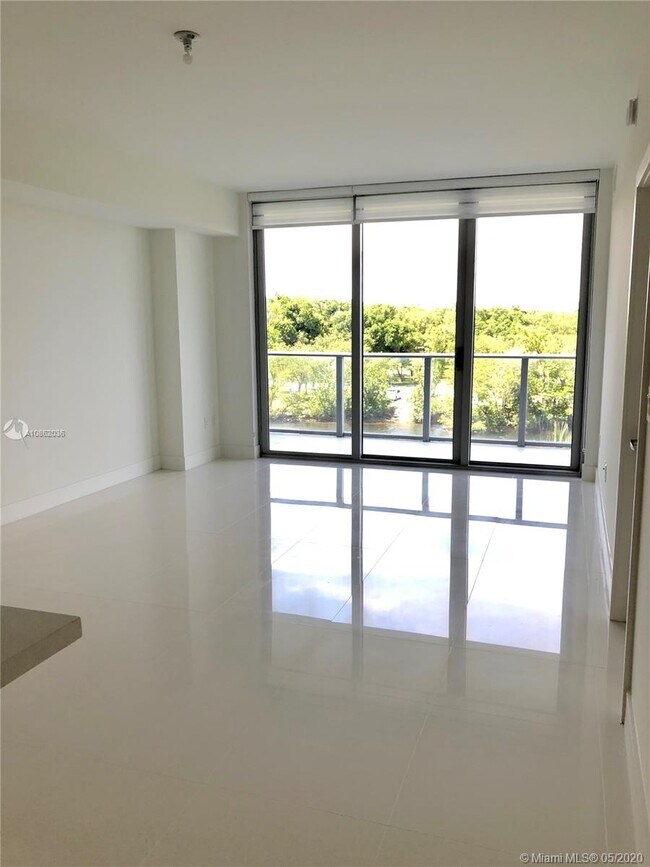 Photo - 16385 Biscayne Blvd