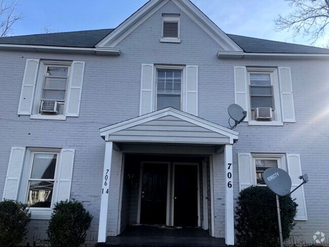 Building Photo - Two bedroom, 1 bath Quadplex in Burlington Unit #3 Rental