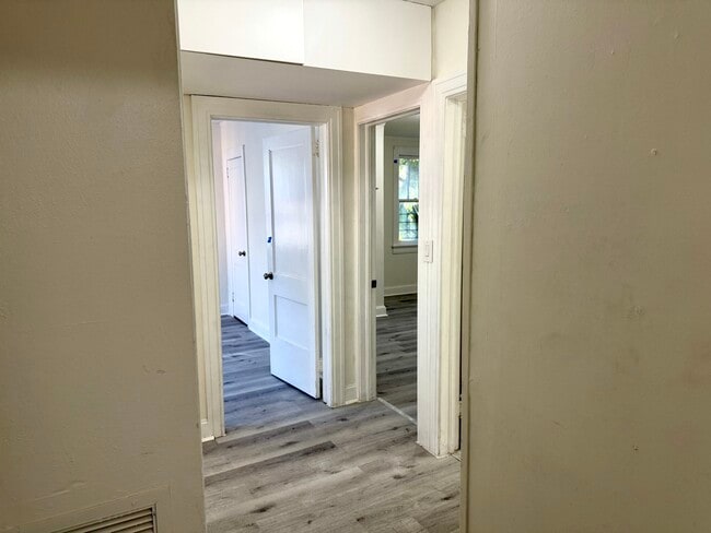 Photo - 410 W 46th St