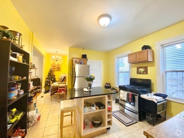 Building Photo - 12 Bucknam St Rental