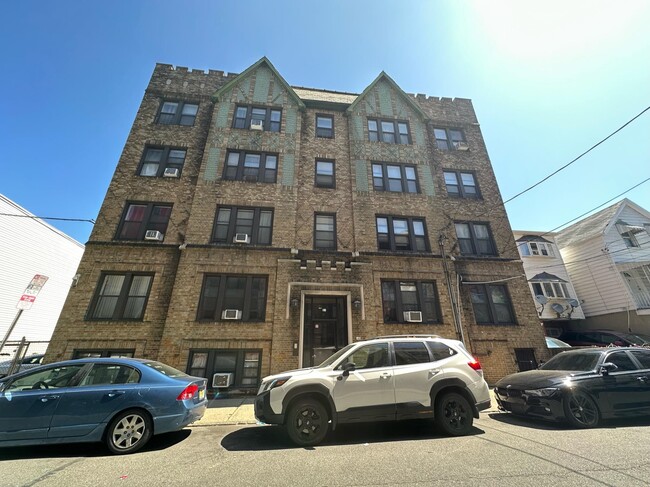 Photo - 24 Rock St Unidad 119