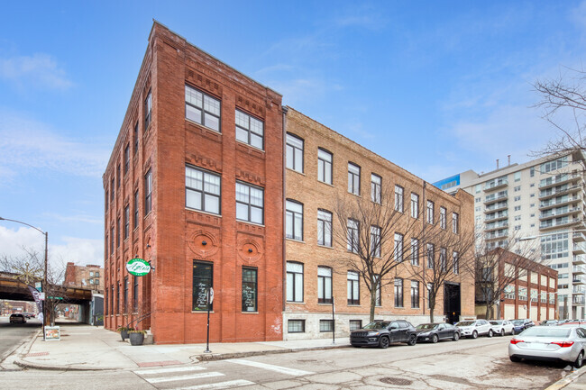 Building Photo - 731 N Sangamon St Rental