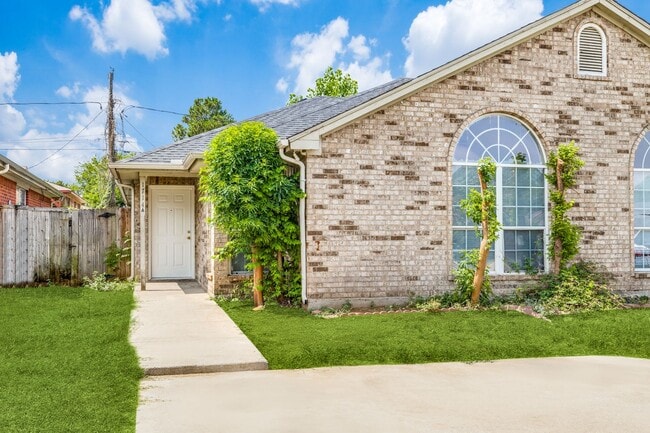 Building Photo - 1714 Tina Marie Rd Unit A Rental