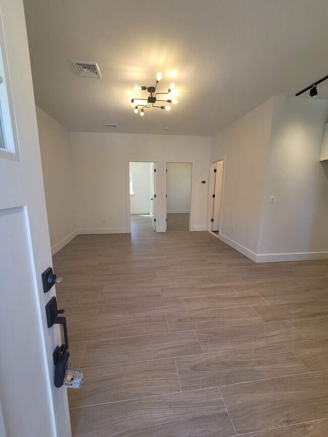 Photo - 682 Whitney Ave