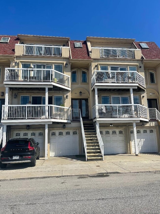 Photo - 329 W Broadway