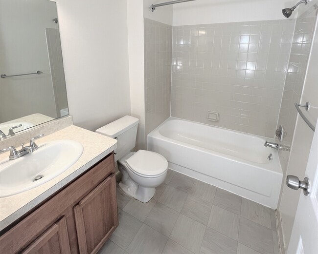 1BD 1BA - Bathroom - River Place